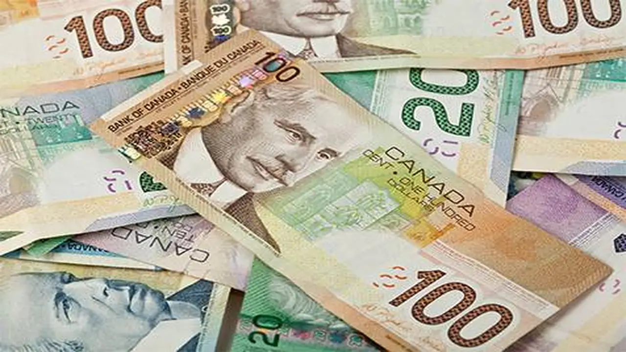 هبوط أسعار النفط يدفع الدولار الكندي نحو التراجع وسط تقلص رهانات الفائدة